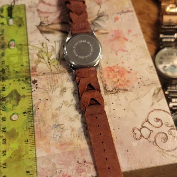 Classic Unbranded Quartz Wristwatch White Dial, Brown Faux Leather Band - Picture 6 of 10